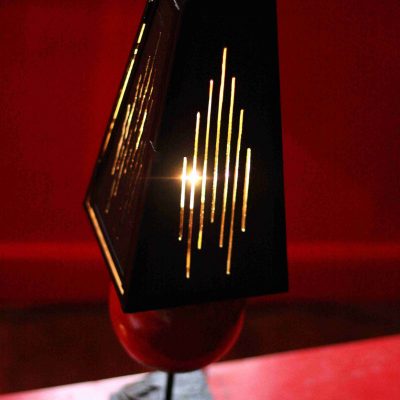 lampe unique en métal